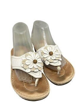 Clarks Artisan White Leather Floral Wedge Thong Sandals Size 7
